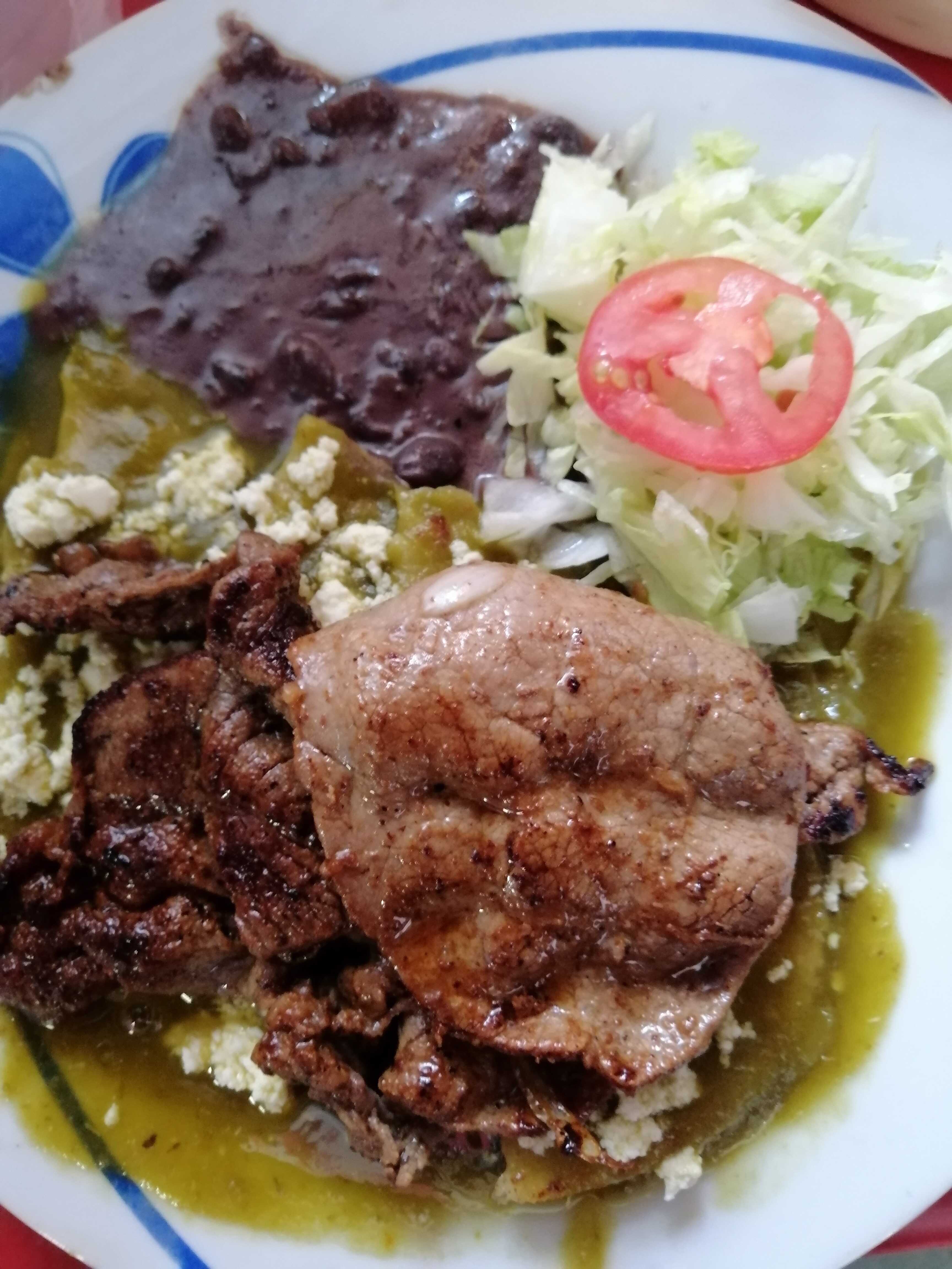 Enchiladas Verdes Picosas con Bistec y Papas Frita