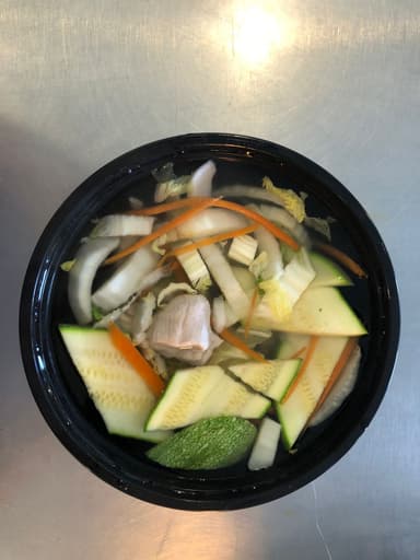 Sopa de Pollo Chica (medio Litro)