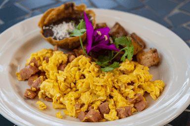 Huevos con Salchicha