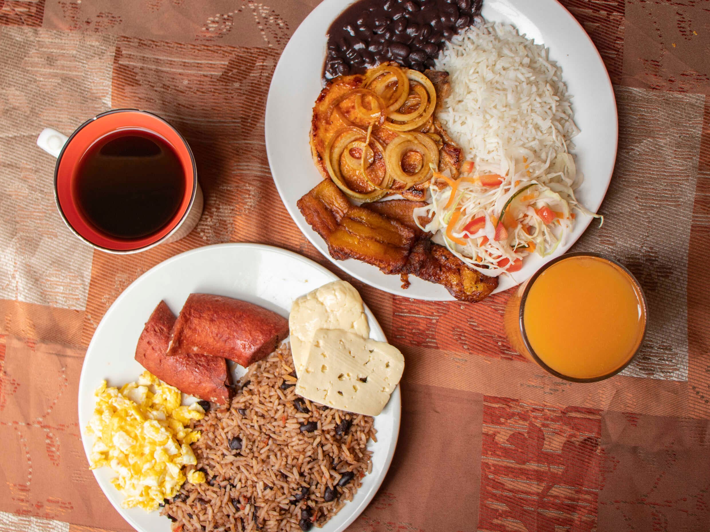 Almuerzo + Desayuno