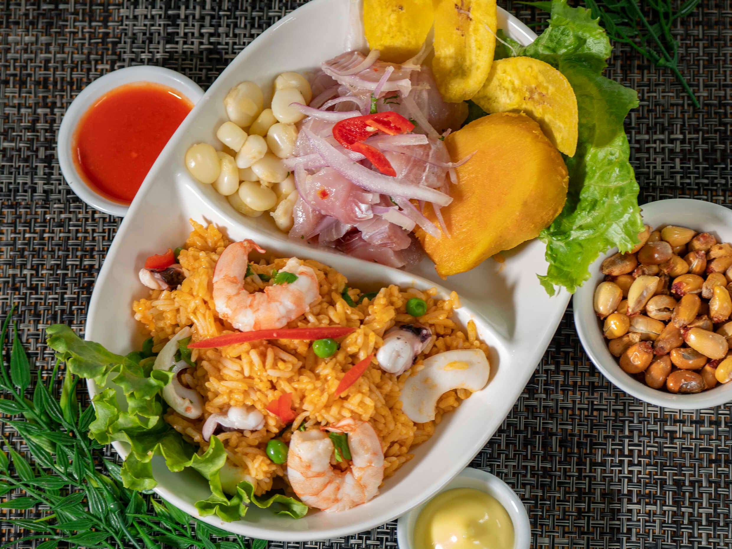 Ceviche de Pescado más Arroz con Mariscos + Chicha