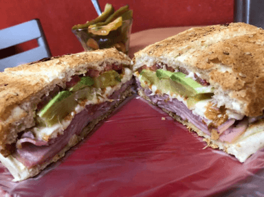 Torta de Jamon + Agua 1/2 L