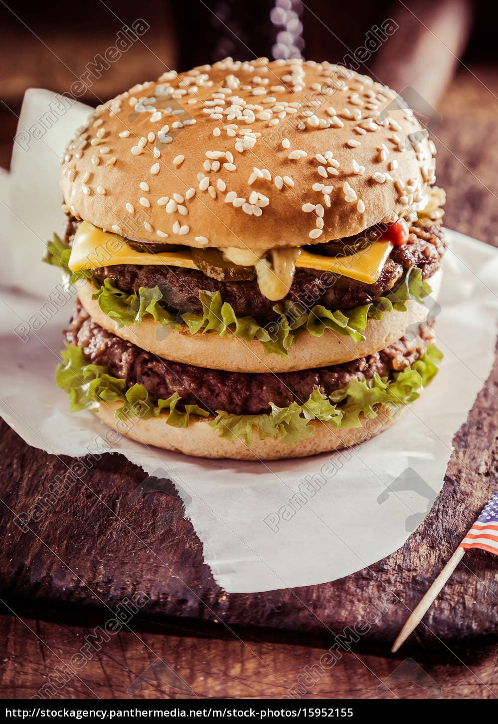 Hamburguesa De Tenders,Papas Y Aderezo