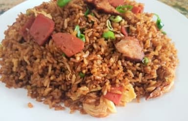 Arroz Frito Cantonés con Pollo, Lechón y Jamón