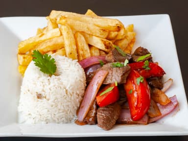 Lomo o Pollo Saltado