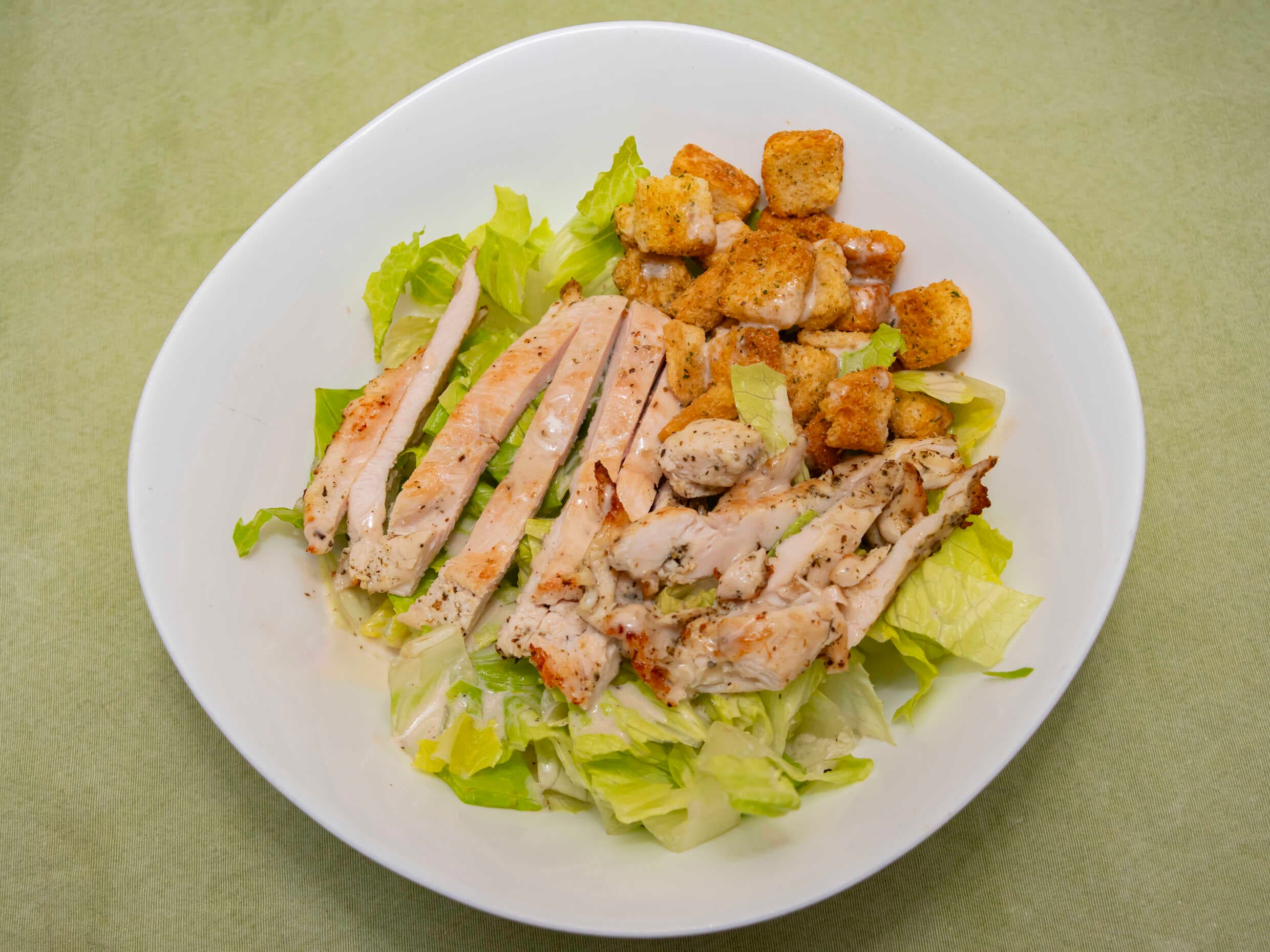 Ensalada Cesar con Pollo.