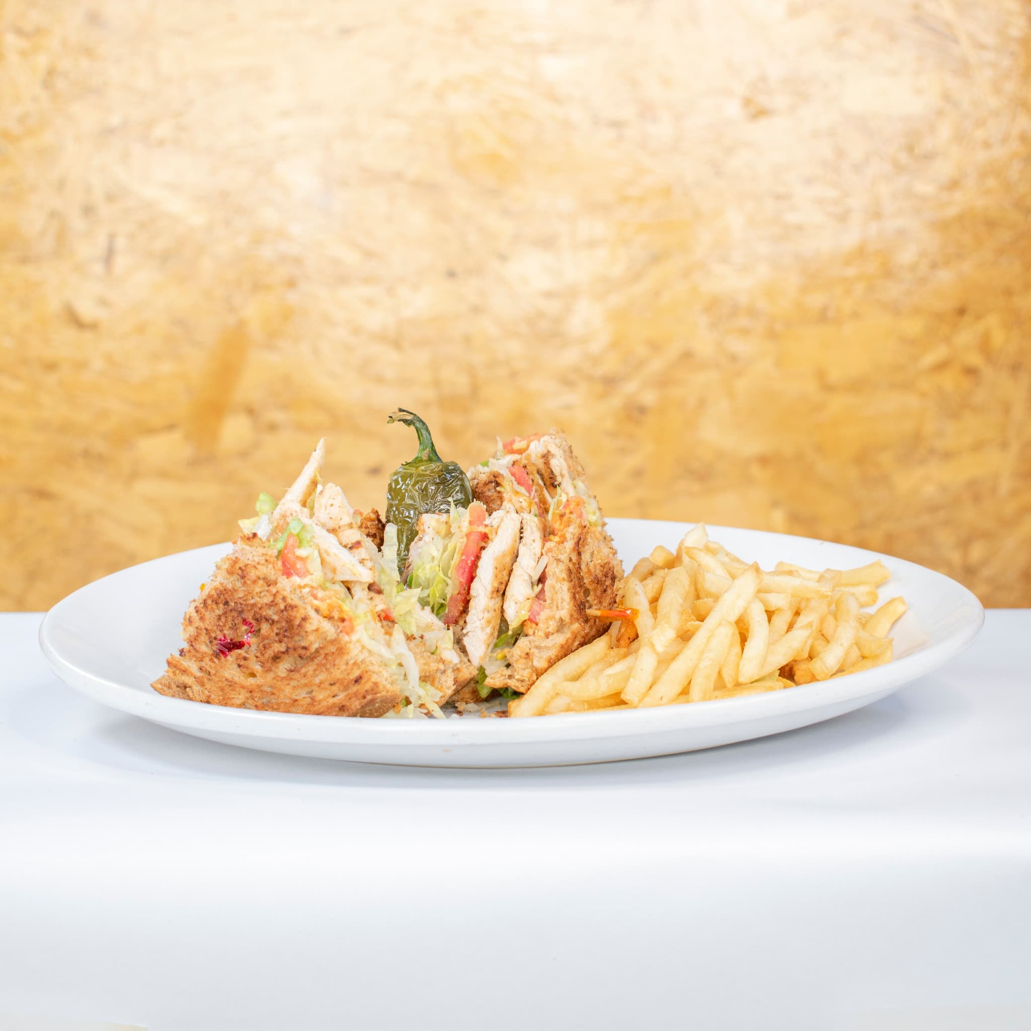 Club sandwich de pechuga de pollo