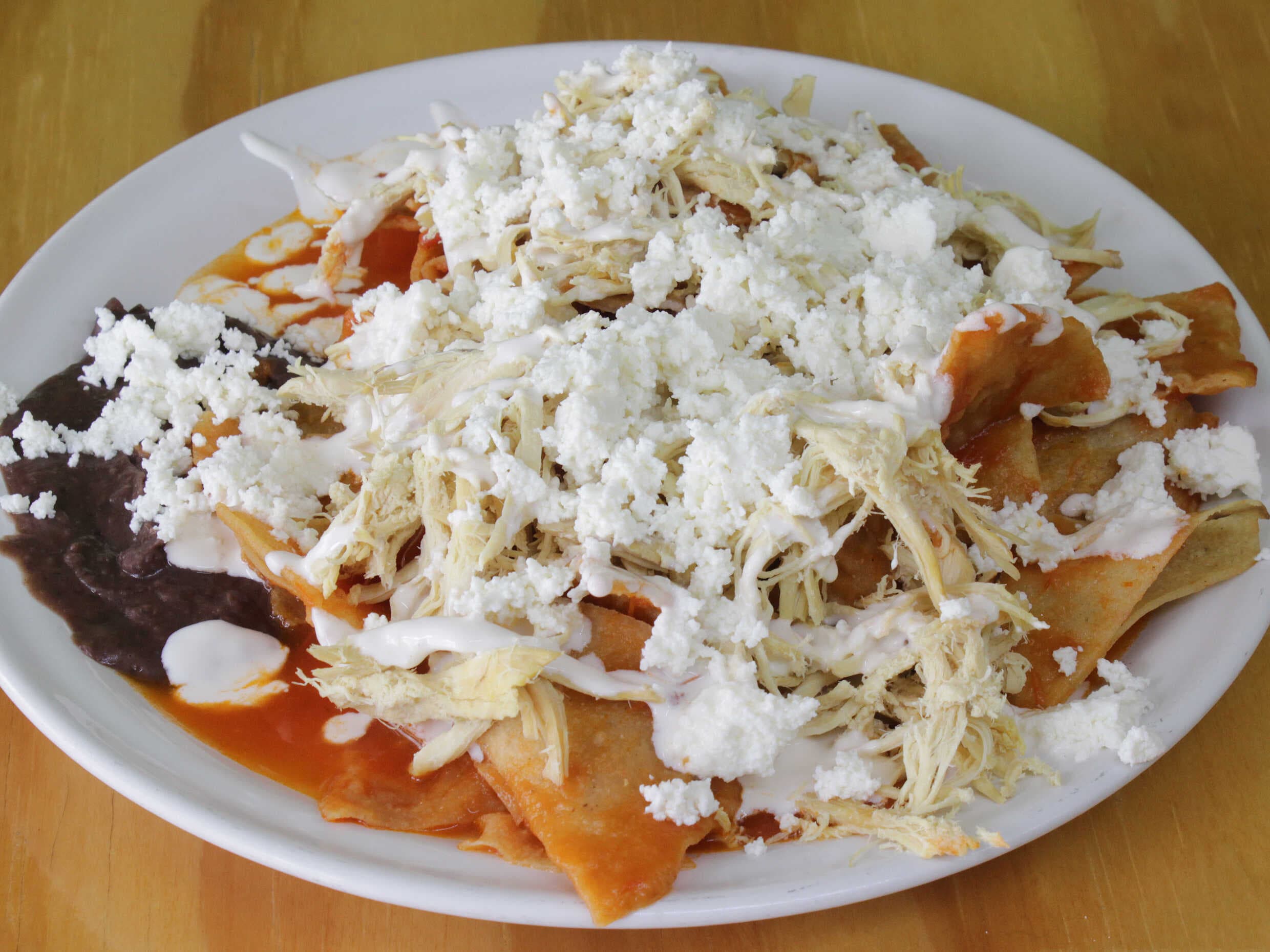 Chilaquiles Rojos con Pollo