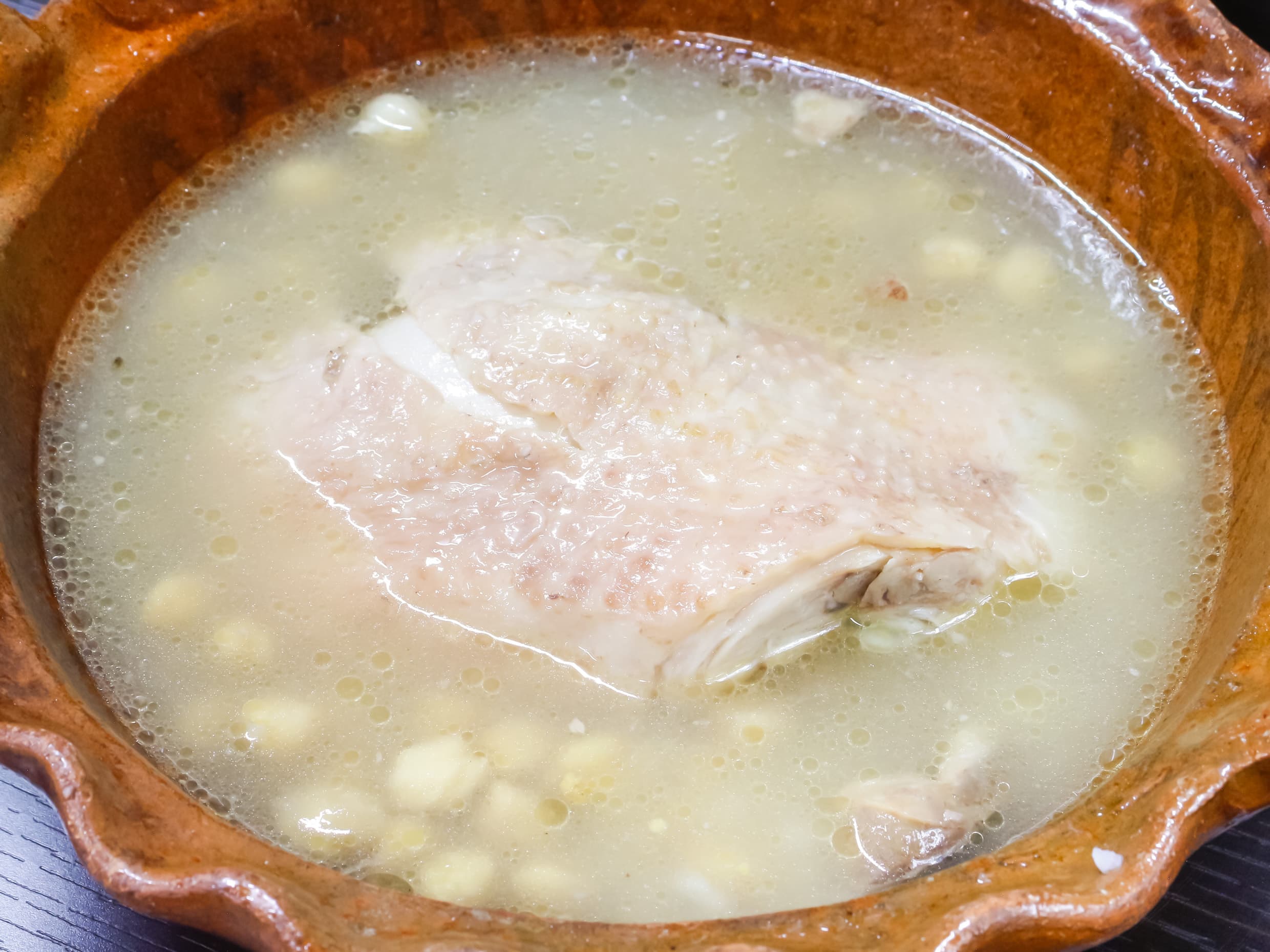 Caldo con Muslo