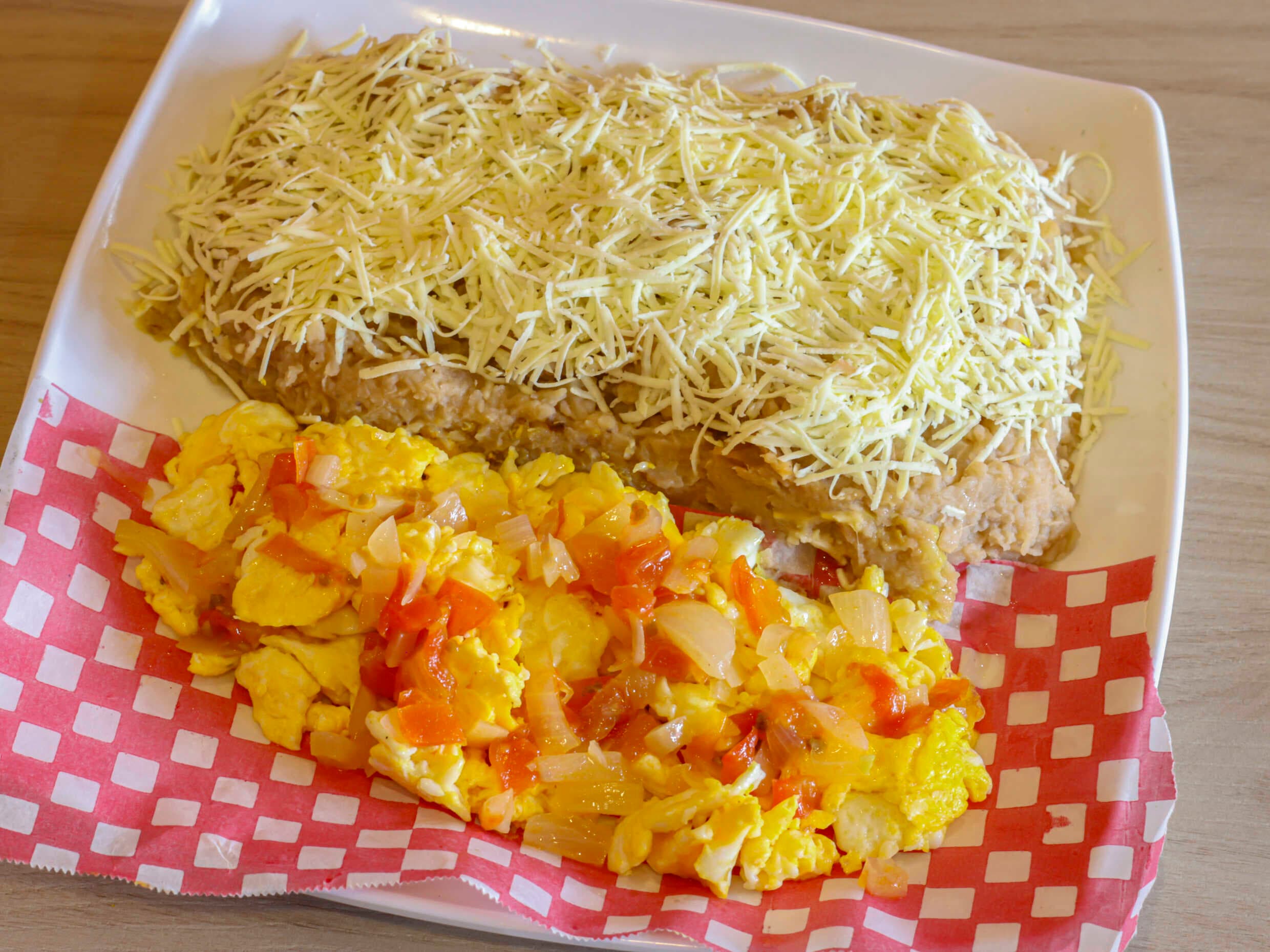 Cayeye Personal con Huevos Pericos