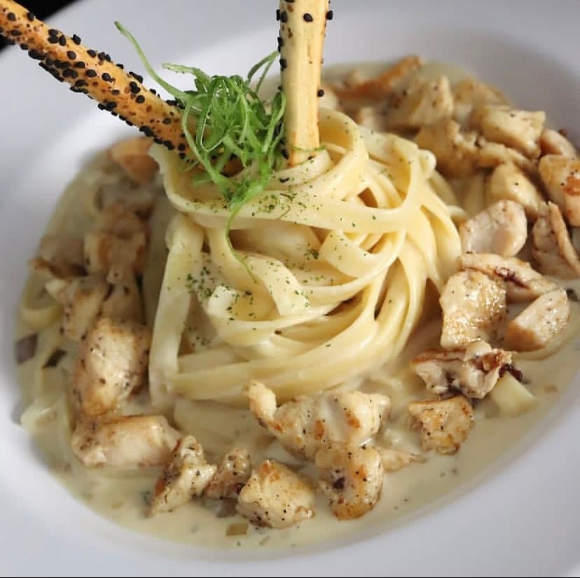 Fettuccine Alfredo di Pollo
