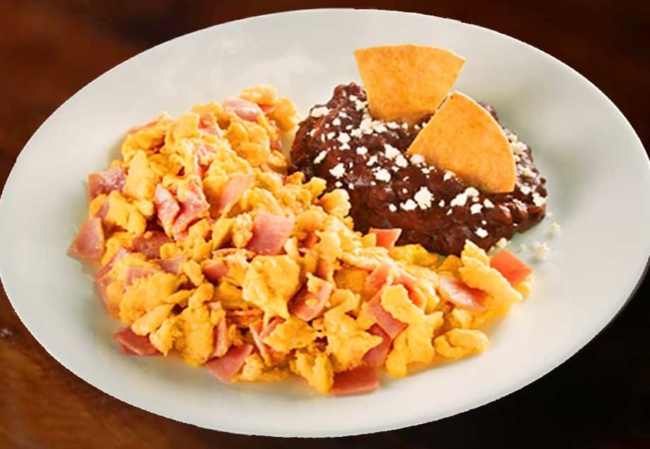 Huevos con jamón