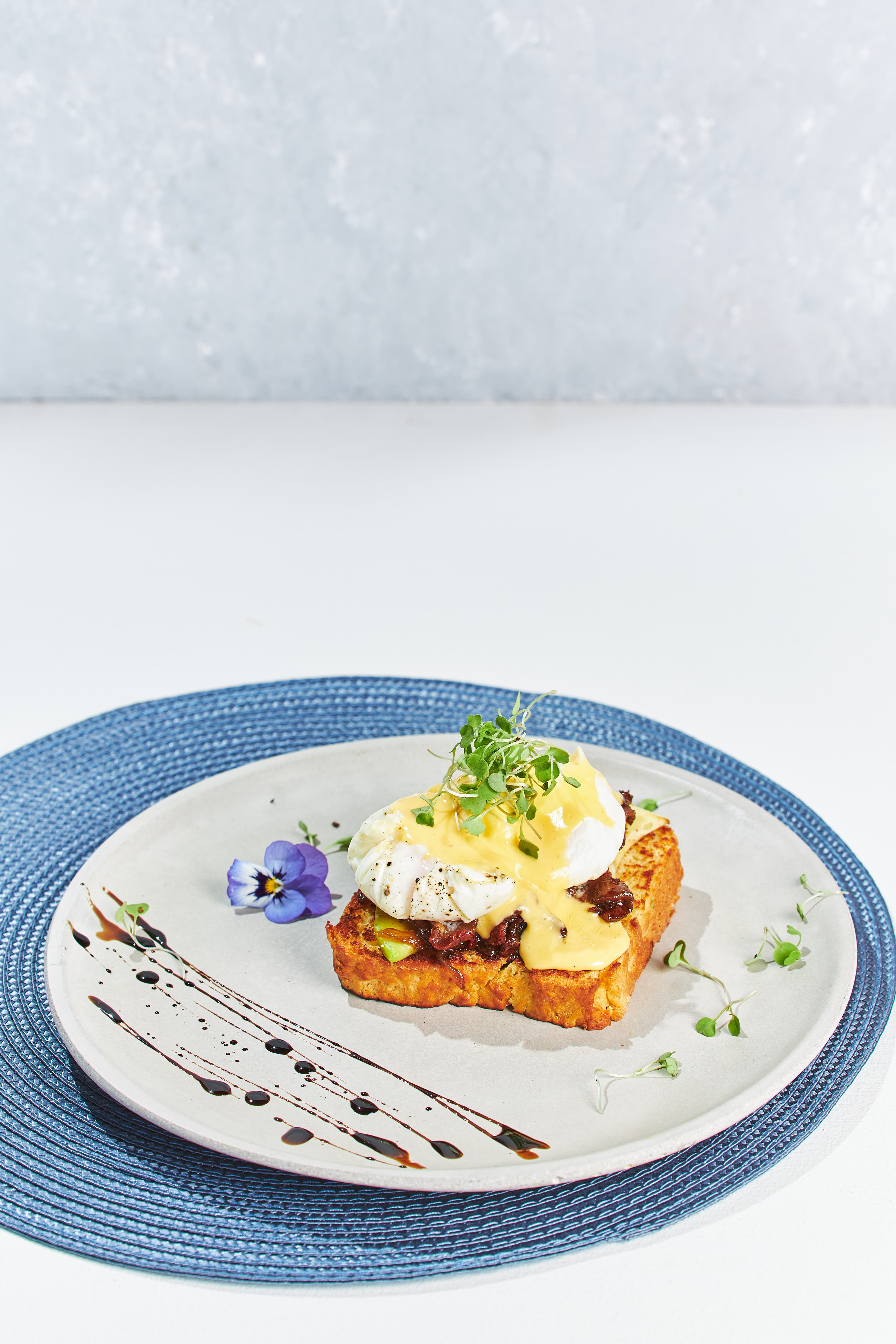 Pochado Benedictinos con Mermelada de Tocineta