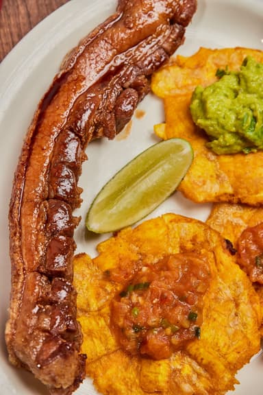 Chicharrón con Patacones