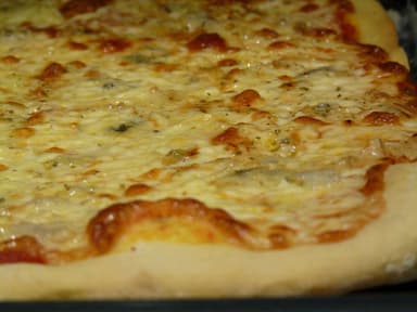 Pizza quesos mediana 6 rebanadas