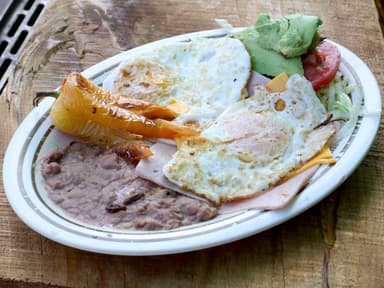 Huevos Estrellados con jamón y queso