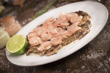 Solomo con Camarones en Salsa Rosada