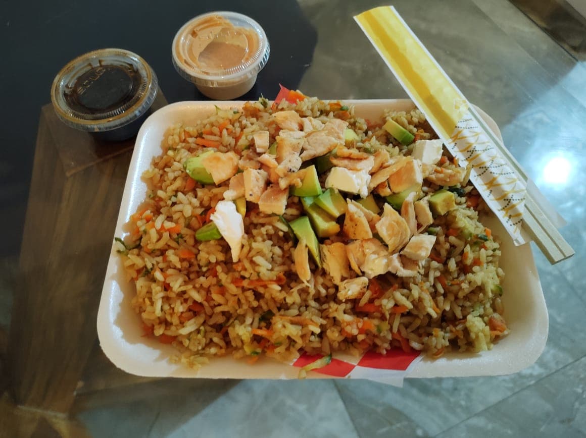 1 Sushi a elegir + 1 Yakimeshi + 1 Pepsi