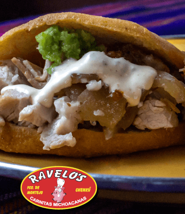 Gordita de chicharrón y carnitas