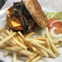 Hamburguesa Doble de Res con Papas