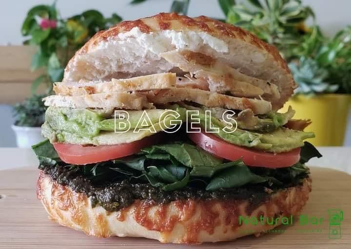 Bagel pesto con pollo