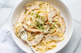 Pasta alfredo con pechuga