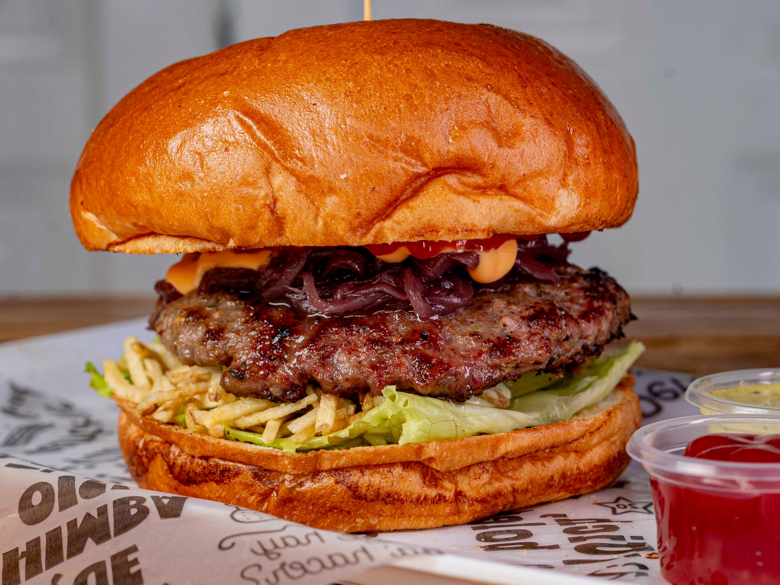 Hamburguesas Callejera + Salchipapa Sencilla