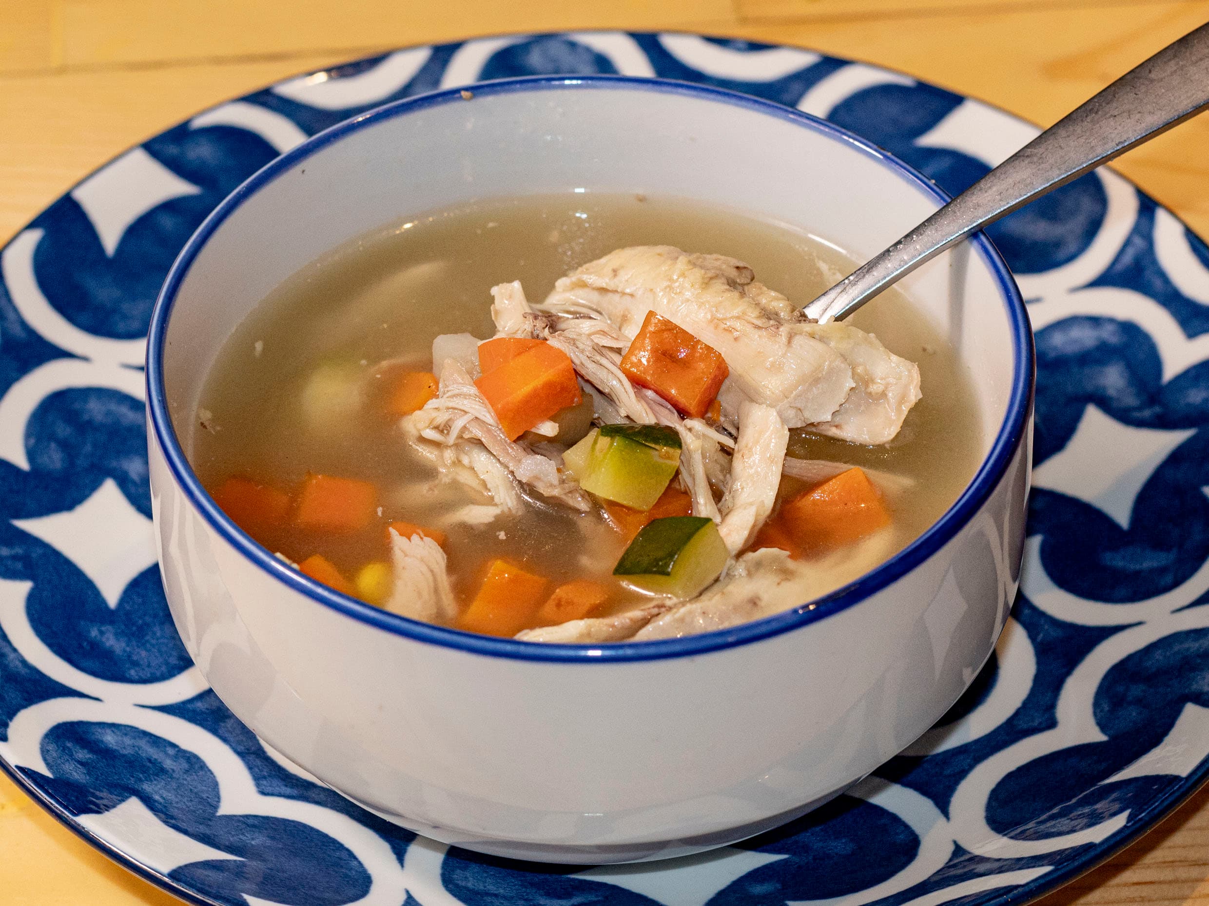 Sopa de Verduras con Pollo