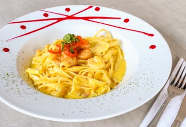 Tallarines a la Huancaína Con Camarones