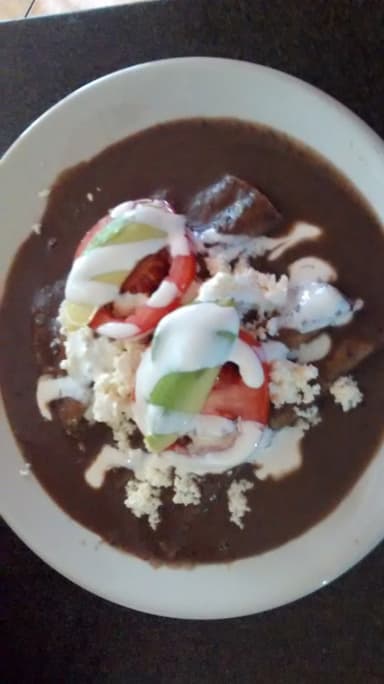 Enfrijoladas Oaxaqueñas oPollo+Fruta+Jugo Naranja