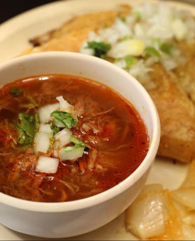 Consomé Con Carne Chico
