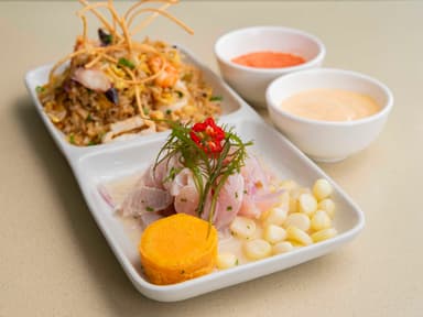 Ceviche de Pescado y Chaufa de Mariscos