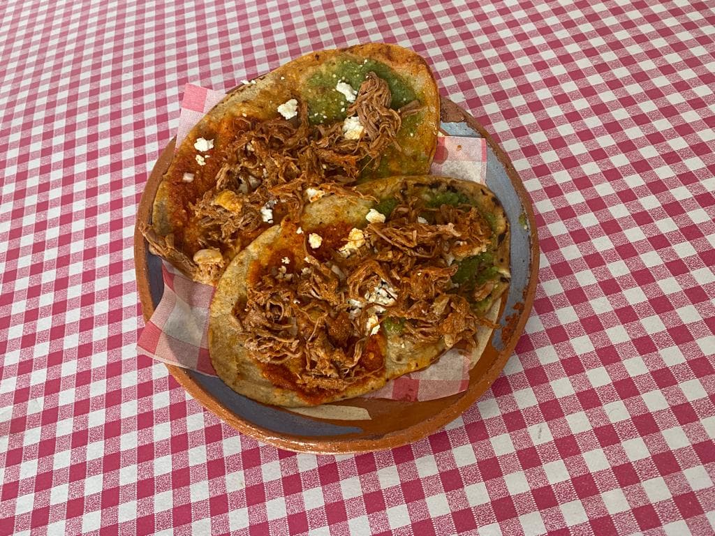 Memela con Birria