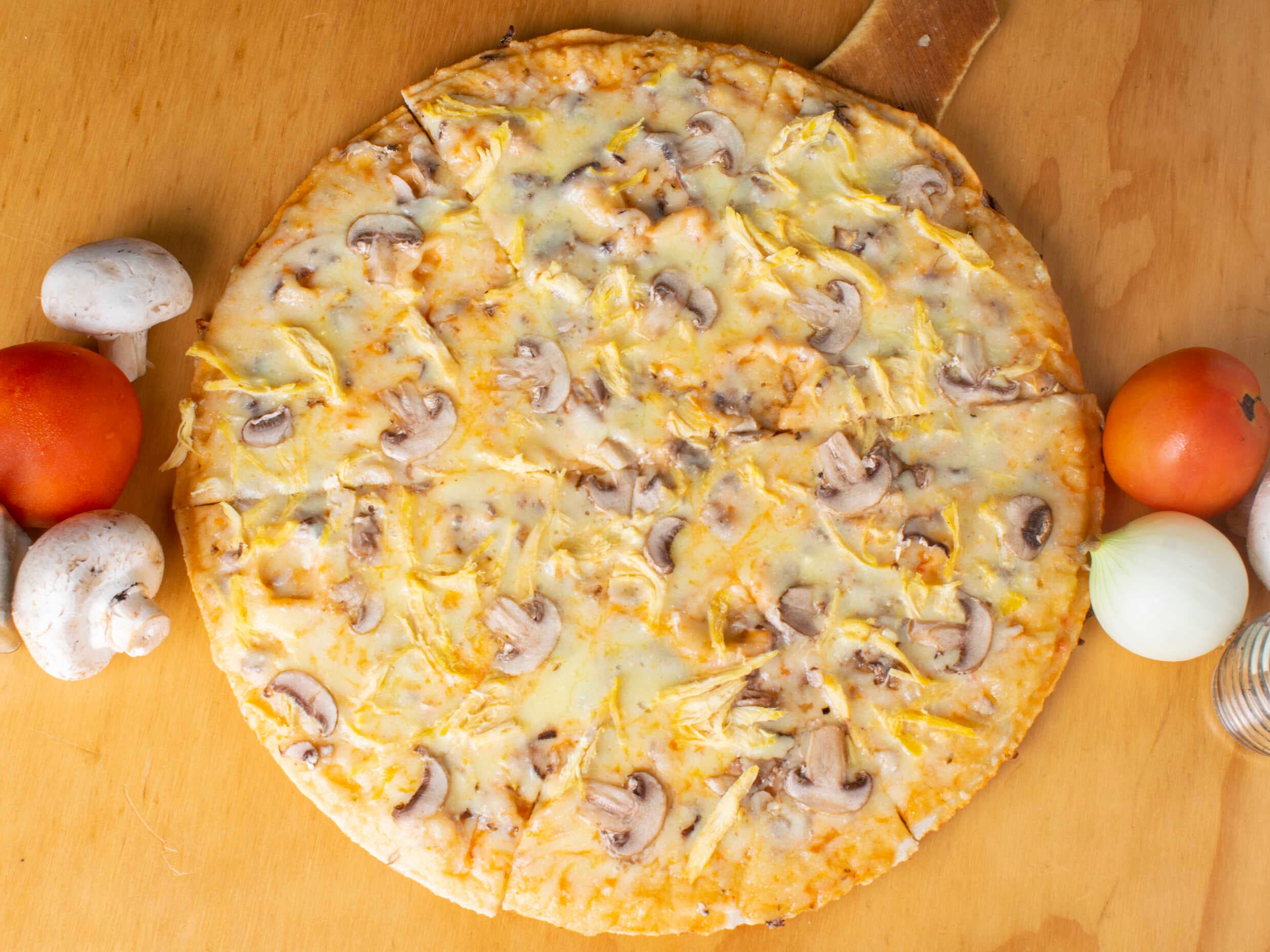 Pizza Pollo con Champiñón