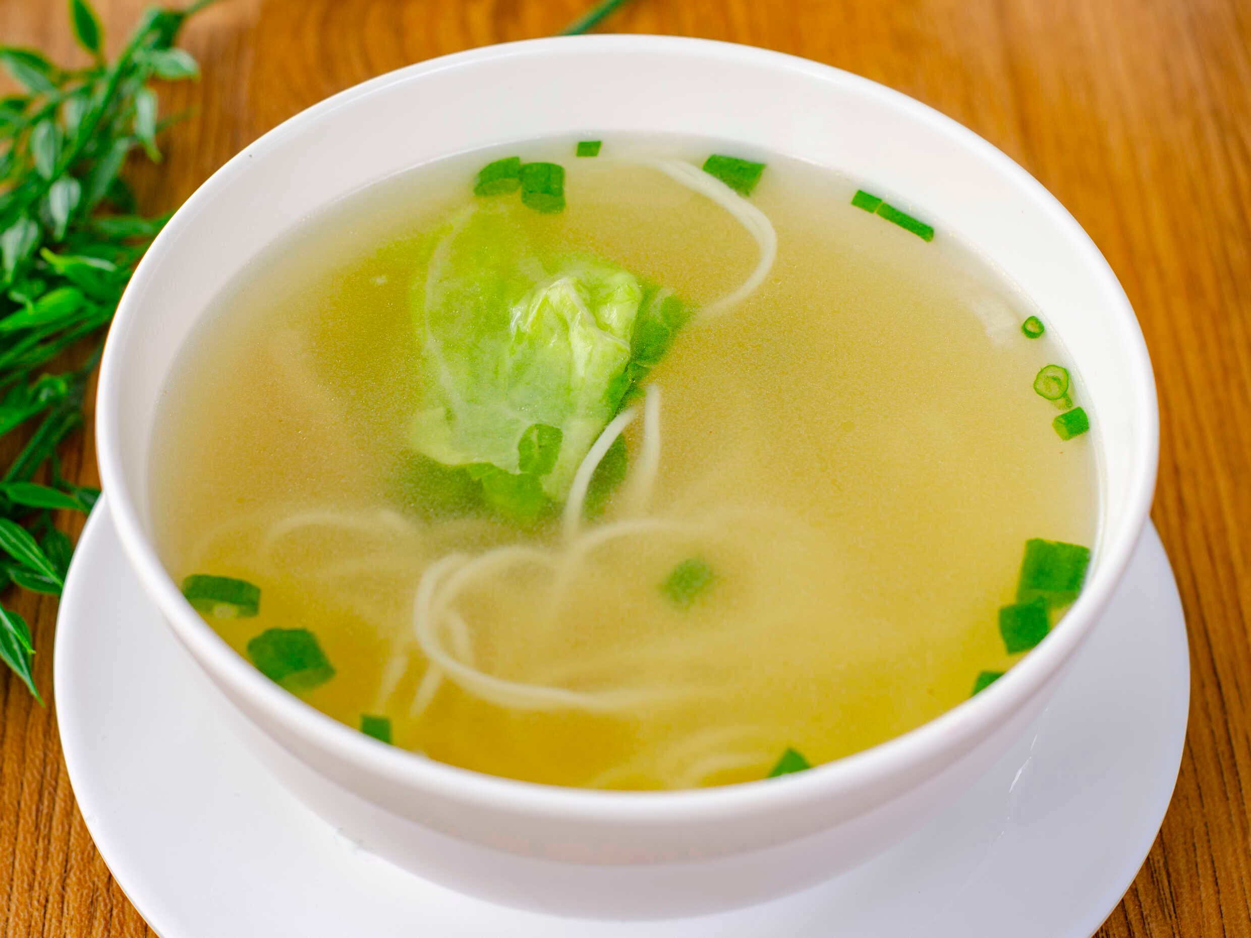 Sopa Wantán con Pollo