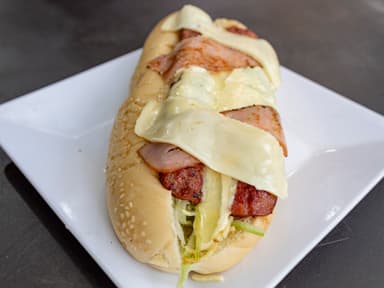 Perro Caliente Italosuizo