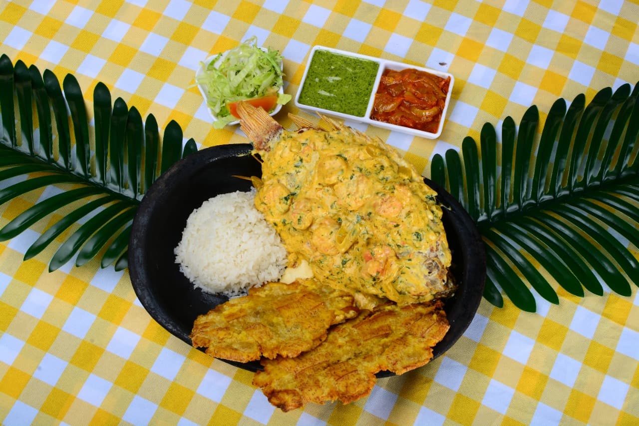Tilapia con Camarón.