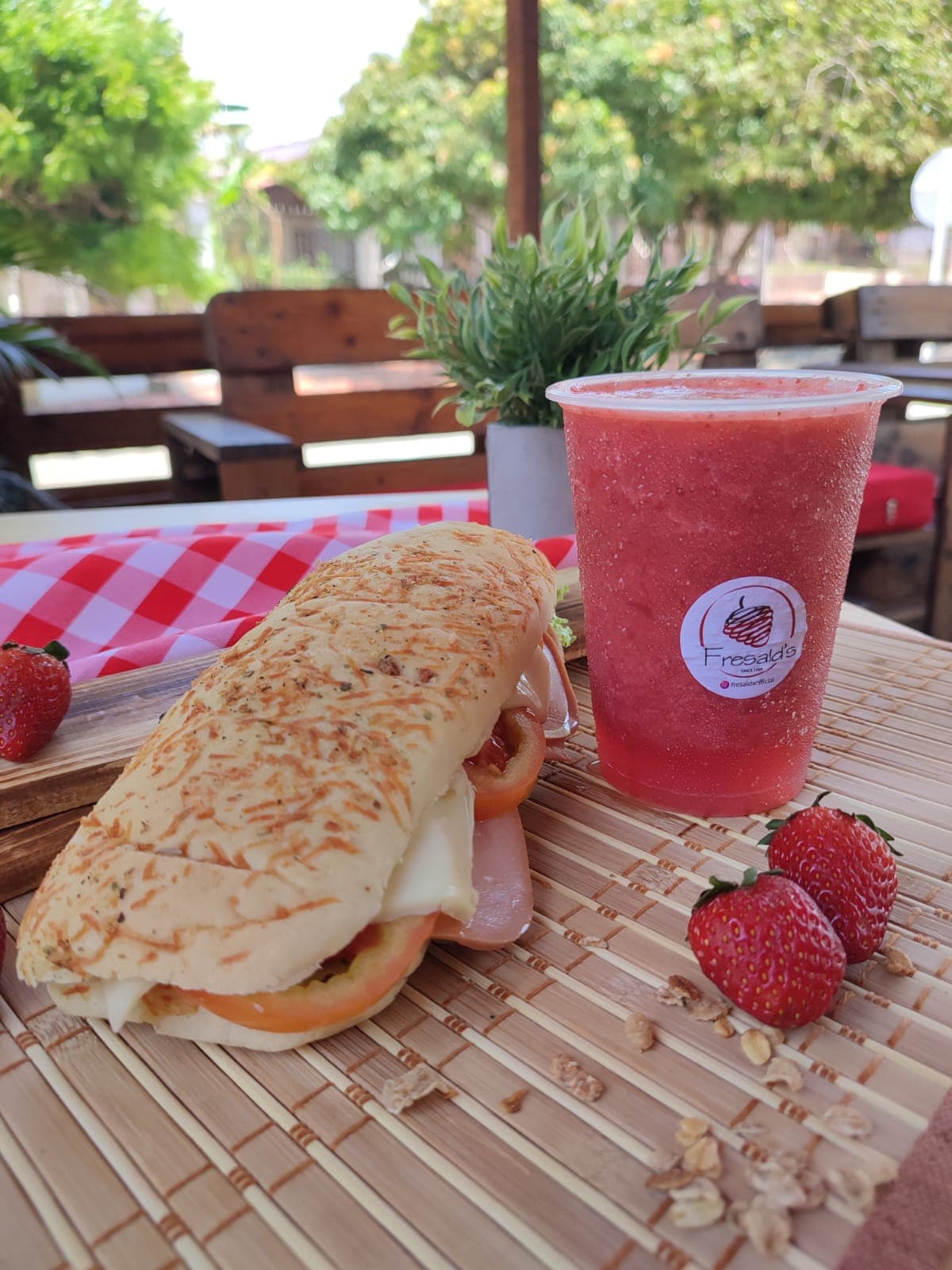 Combo Sándwich Jamón Grande + Batido 12 Oz