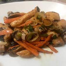 Pollo en Trocitos con Verduras en Salsa de Ostion