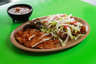 Flautas con Milanesa y Ensalada