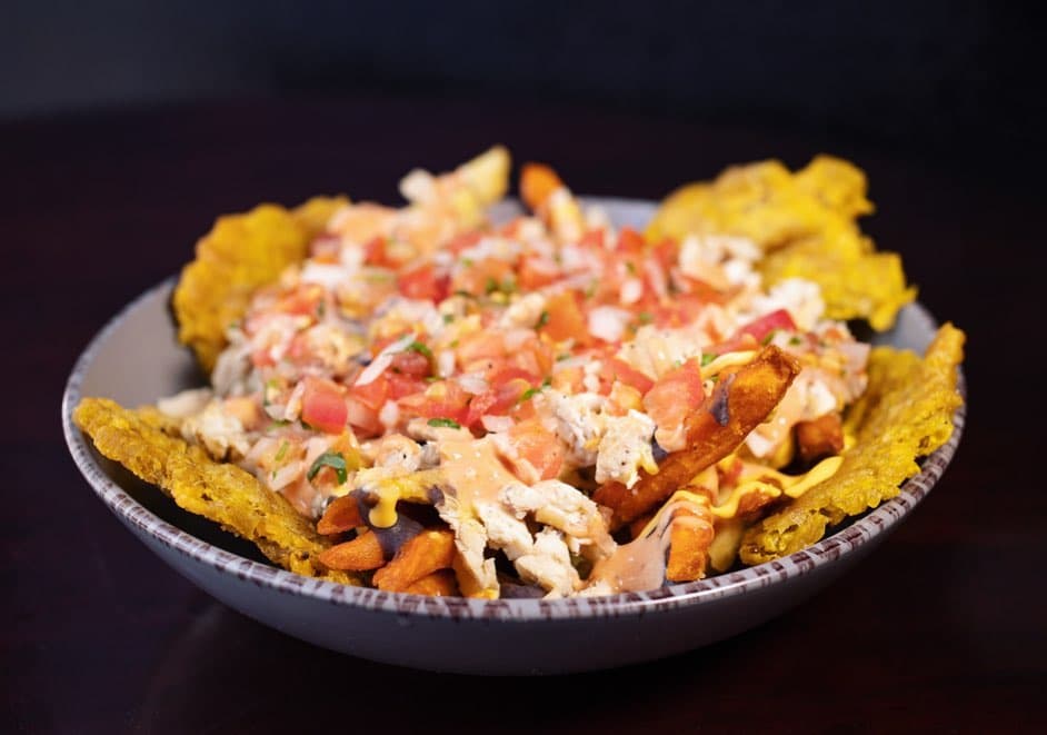 Nachos de Carne o Pollo más Té Frio