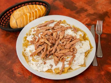 Chilaquiles con Arrachera