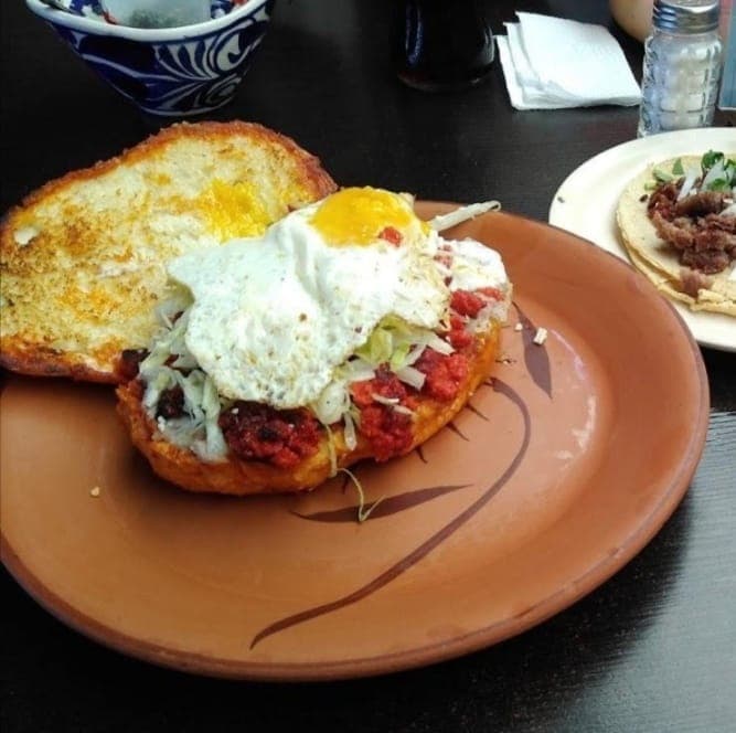 Molletes con Carne