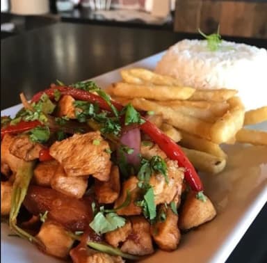 Pollo Saltado