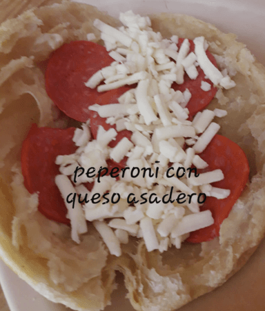 Peperoni con queso asadero