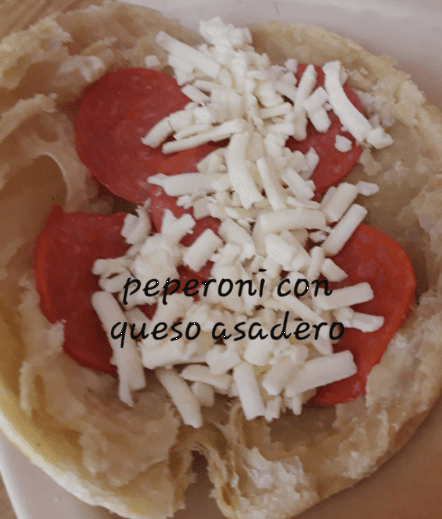 Peperoni con queso asadero