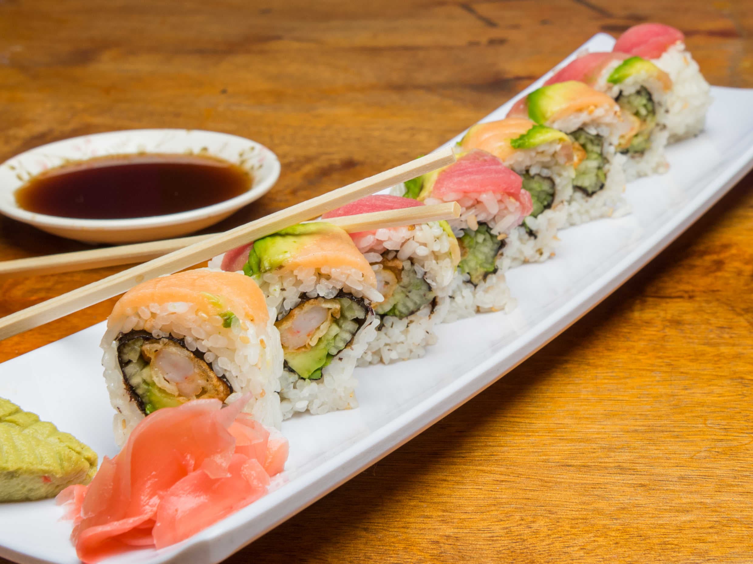 Combo 1 (Geisha Roll + Jalapeños + Horchata 1L)
