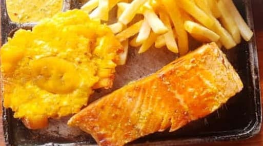 SALMON ASADO A LA PLANCHA