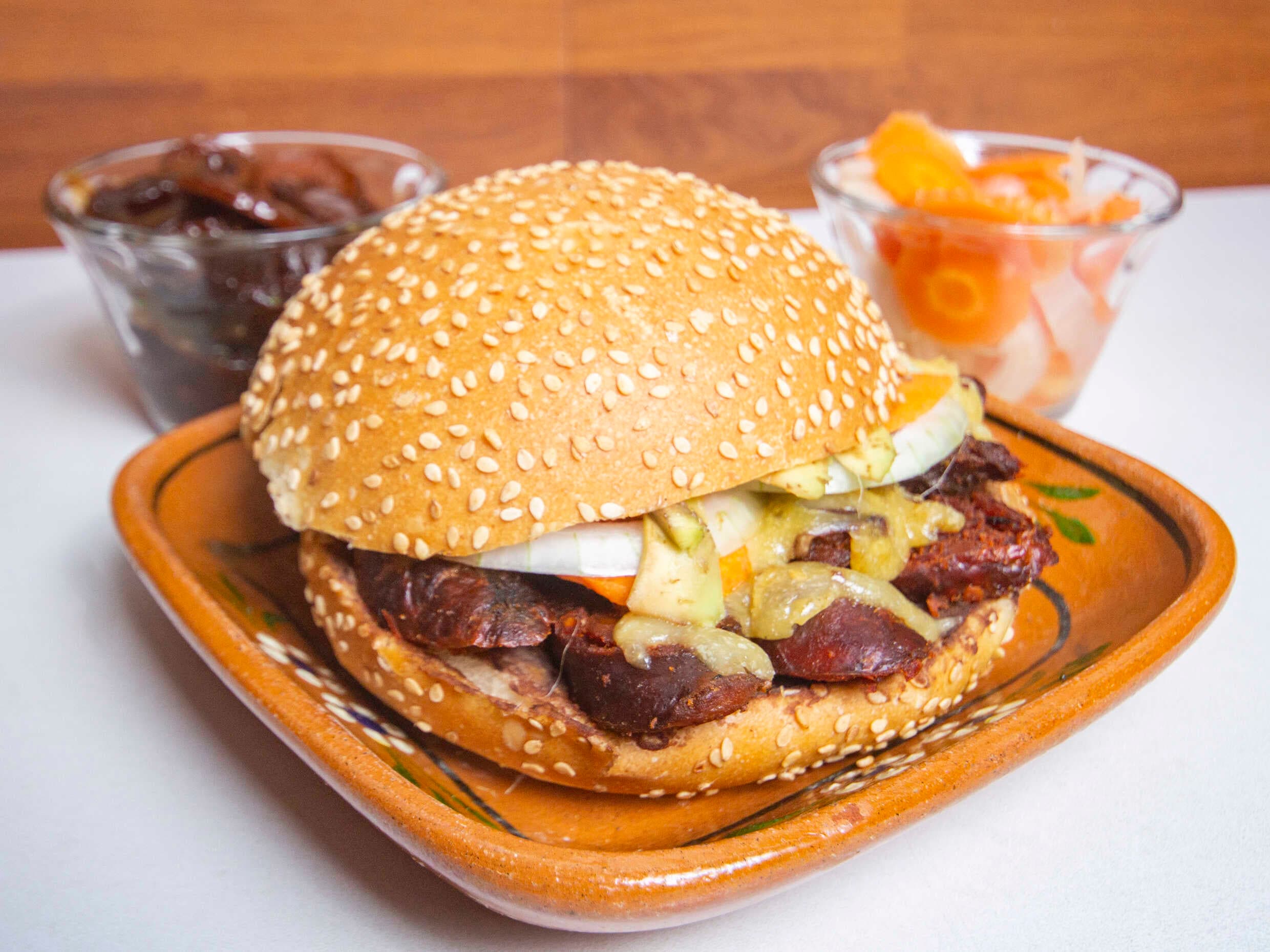 Torta de longaniza con queso