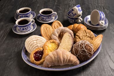 Elige 6 Panes de tu Preferencia, mas 6 Cafés